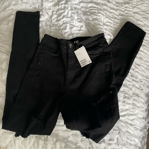 Black slightly ripped skinny jeans - Picture 1 of 4